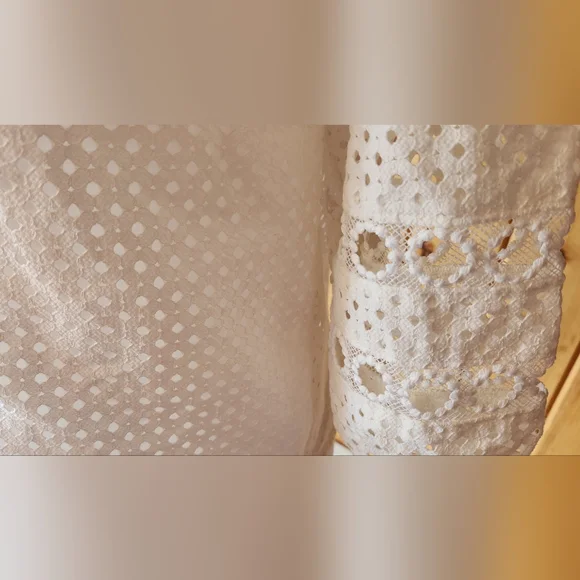 NWT: Banana Republic Textured Eyelet Blouse in off white Size Small - Picture 7 of 7